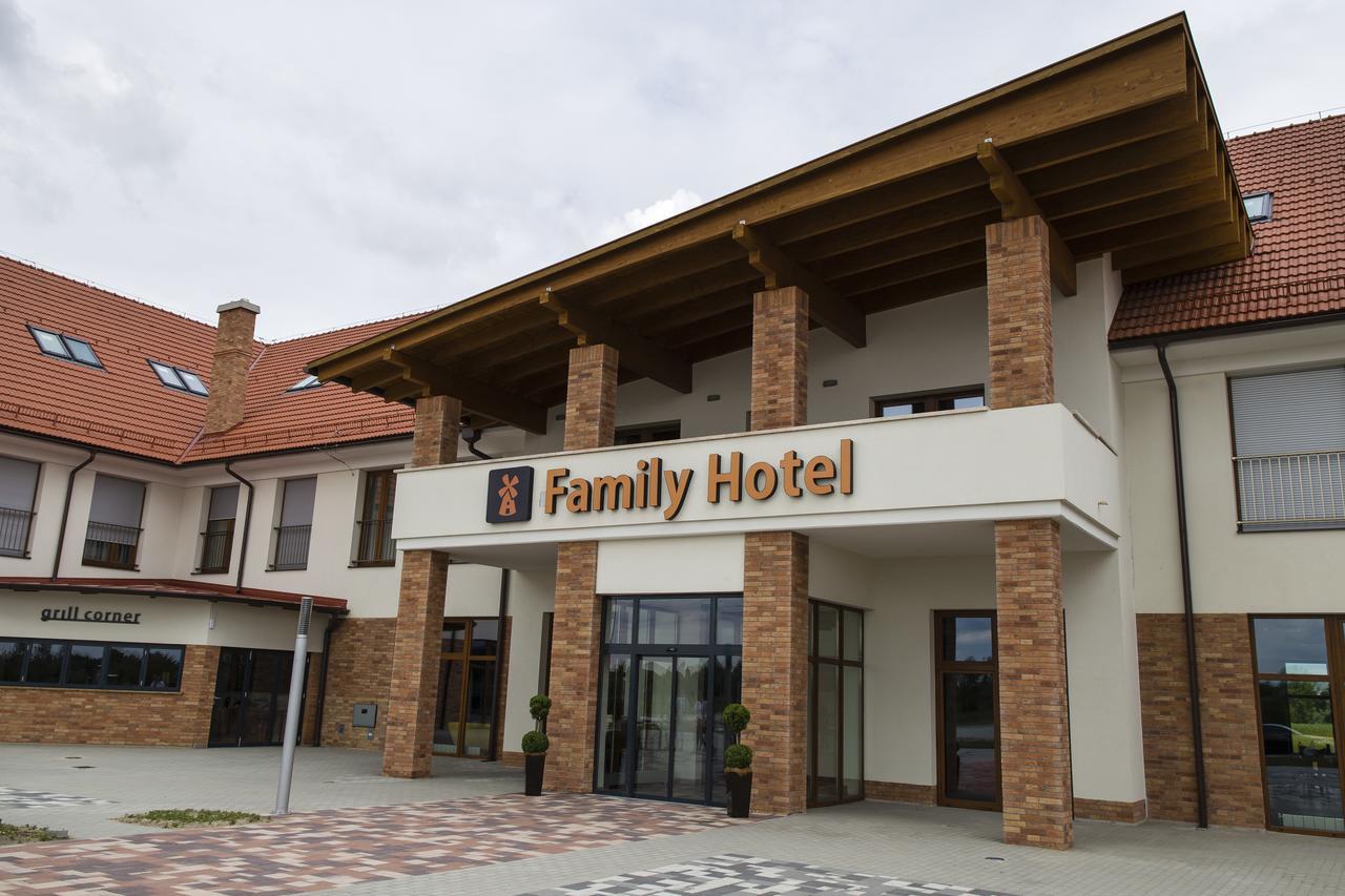 Family-Hotel Balástya Exterior photo