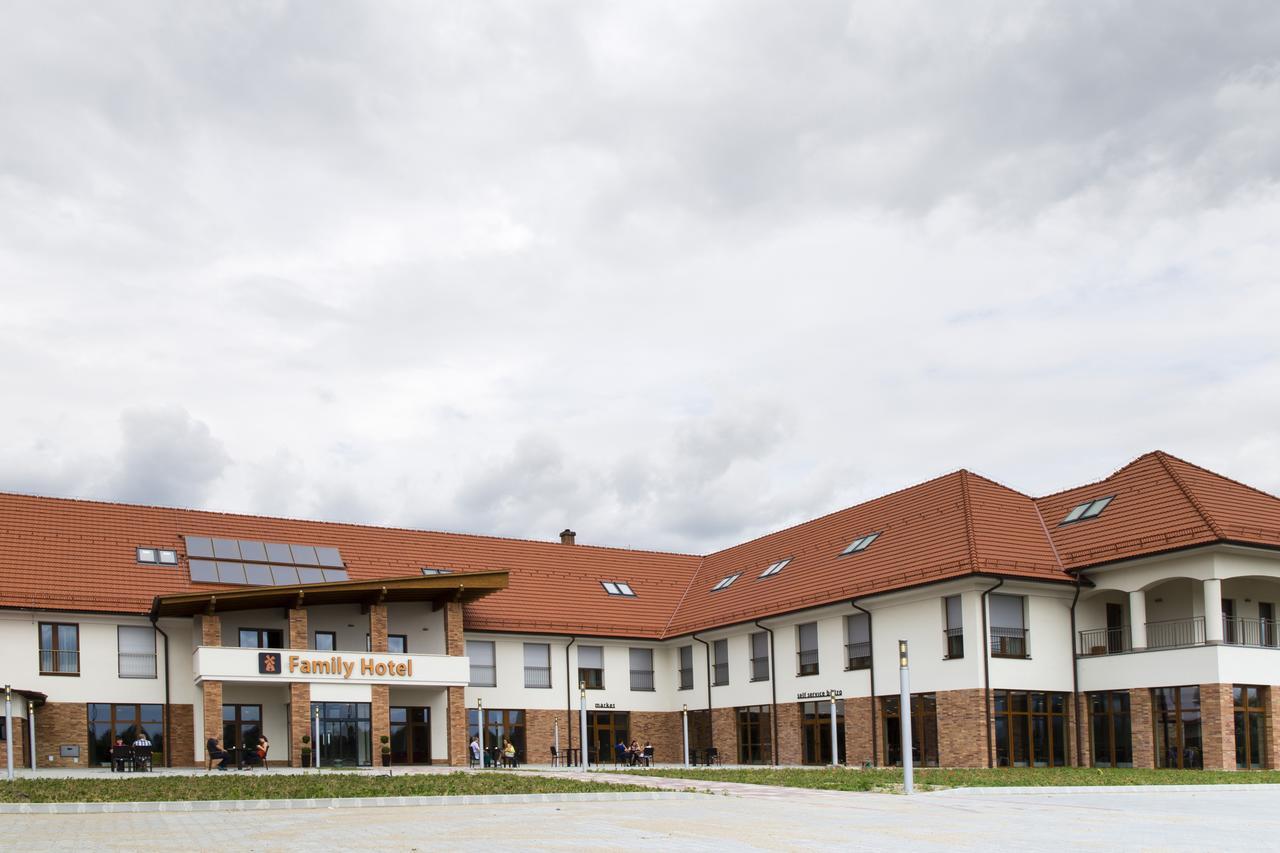 Family-Hotel Balástya Exterior photo
