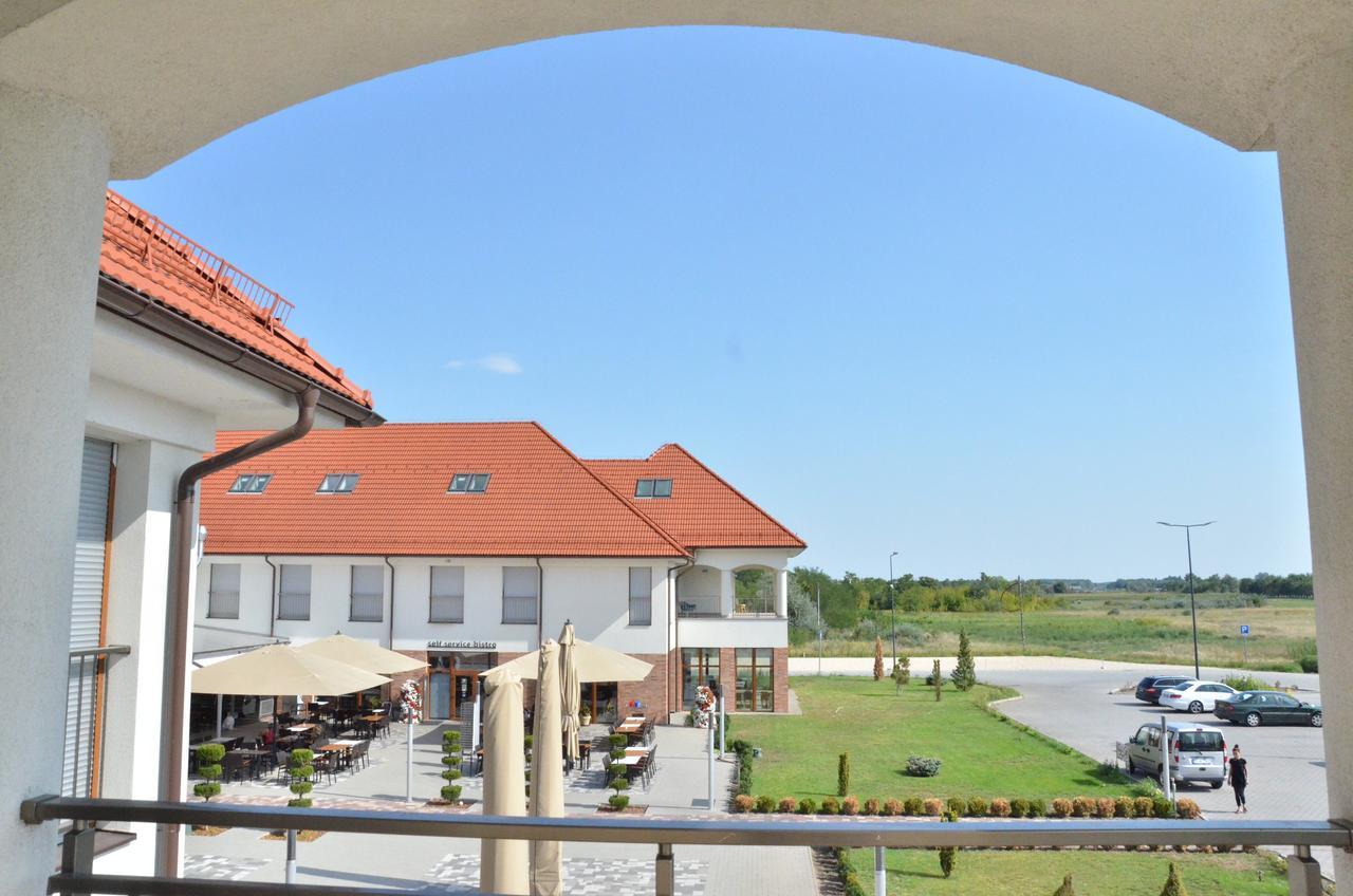 Family-Hotel Balástya Exterior photo
